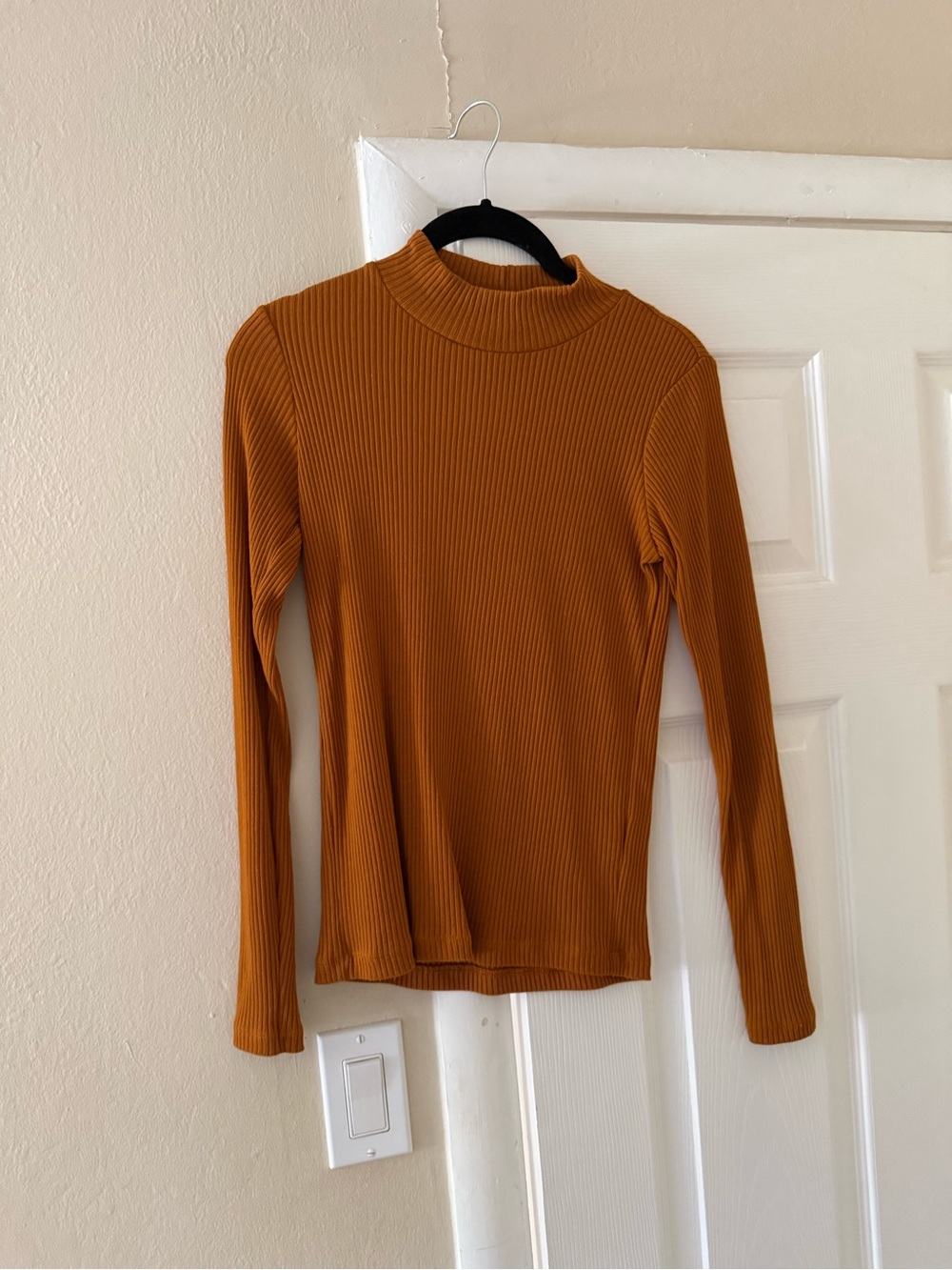 UNIQLO Burnt Orange Rib-Knit Top Mockneck Long Sleeve Fitted Solid